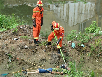 安徽一男子用电瓶捕鱼 触电后当场身亡