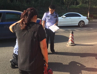 清晨南三环一保洁员被撞身亡 当时正在路边捡垃圾