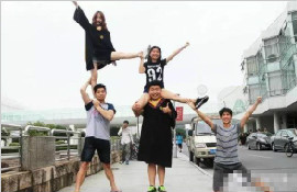 浙大美女拍高难度毕业照