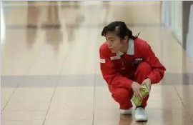 中国大妈扫出全球最干净机场