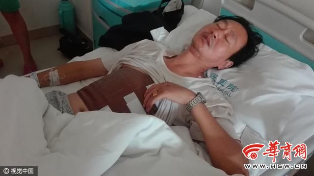 7岁孩子被撵下车 家长堵公交公司大门打保安