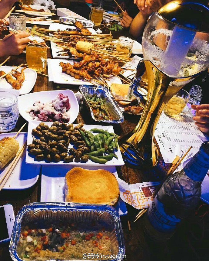 西安夏天夜市只能营业到12点 好怕老板烤不熟