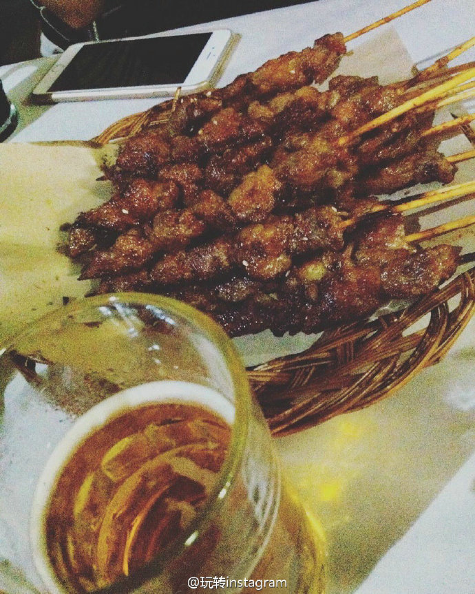 西安夏天夜市只能营业到12点 好怕老板烤不熟