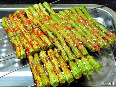 西安夏天夜市只能营业到12点 好怕老板烤不熟