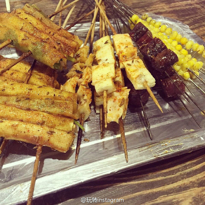 西安夏天夜市只能营业到12点 好怕老板烤不熟