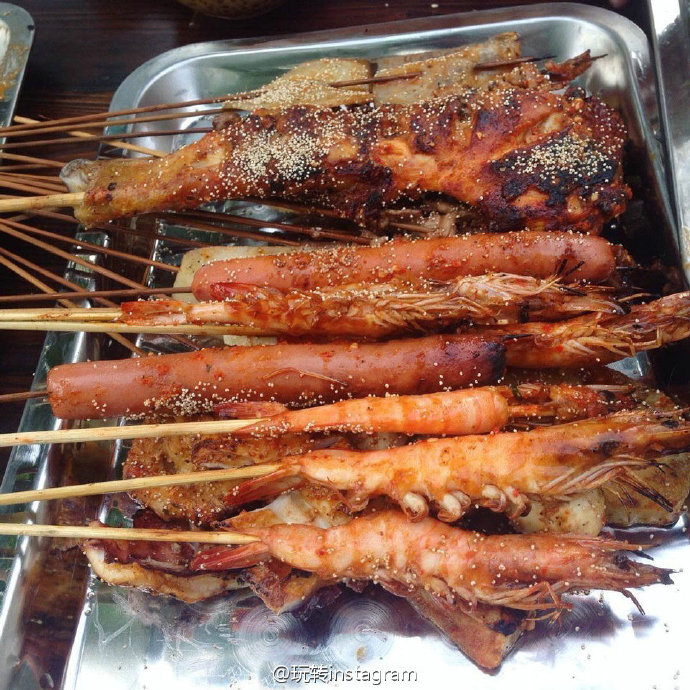 西安夏天夜市只能营业到12点 好怕老板烤不熟