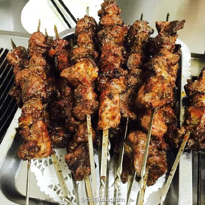 西安夏天夜市只能营业到12点 好怕老板烤不熟