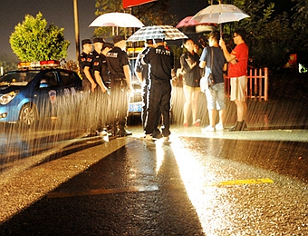 驴友秦岭玩穿越失联 17人已找到2人被泥石流阻隔