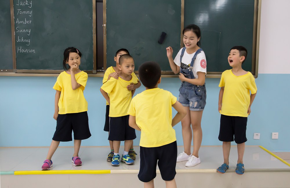 做一天枫叶国际学校的夏令营班主任