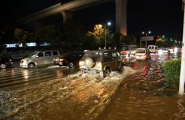 湖北宜昌遭遇暴雨袭击