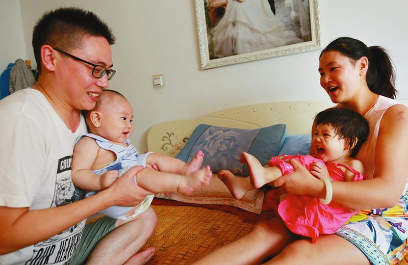 西安二孩家庭苦与乐：苦一点没事 让孩子有个伴