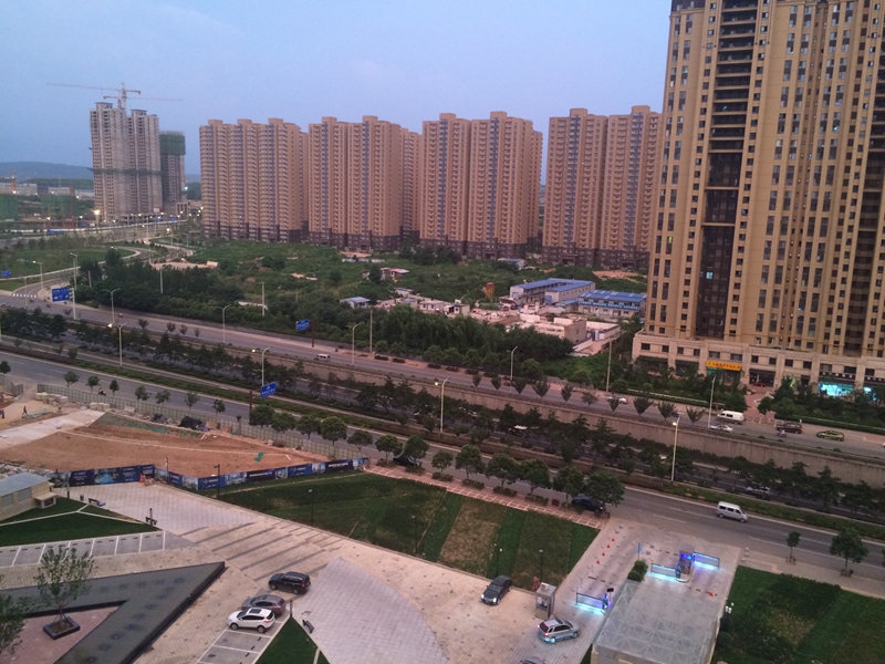 西安未来3小时城区有强降水 天空忽然变成红色