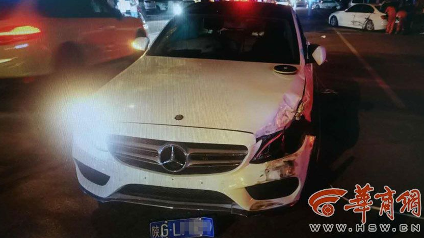 汉中一信用社主任 无照醉驾逆行撞车骂人袭警