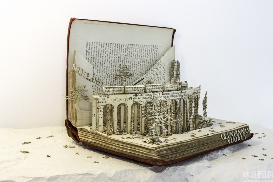 设计师作《哈利波特》书雕-天下图库