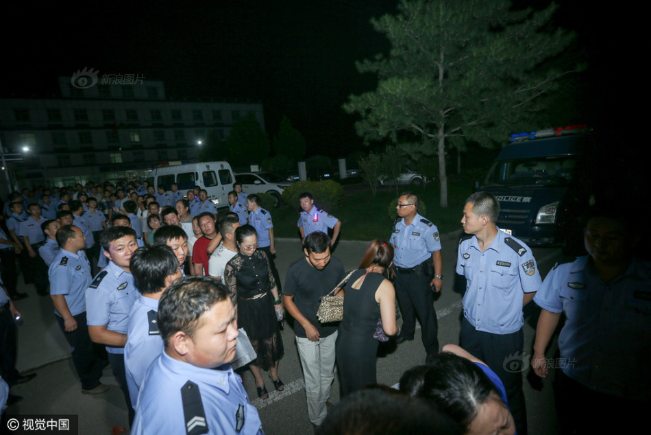 燕郊警方夜查传销窝点