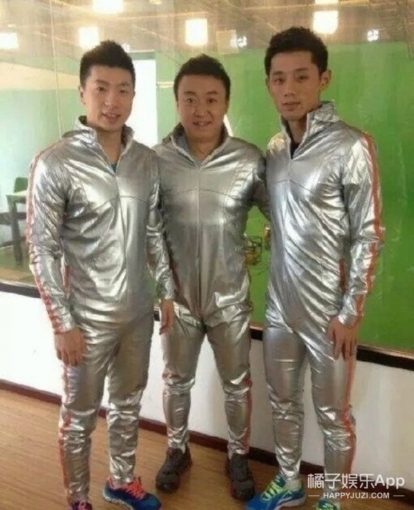 谁还没点青春？张继科旧照辣眼睛 他们的非主流照片也挺可爱