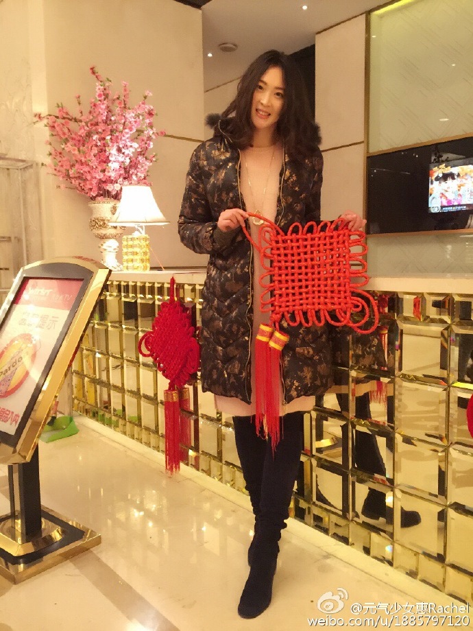 女排，赛场霸气，场下
