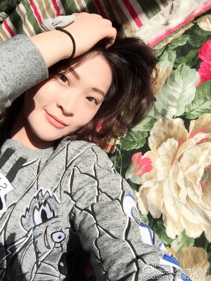 女排，赛场霸气，场下