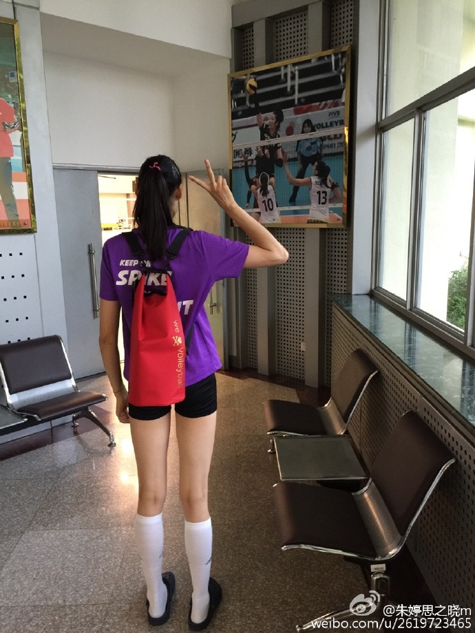 女排，赛场霸气，场下