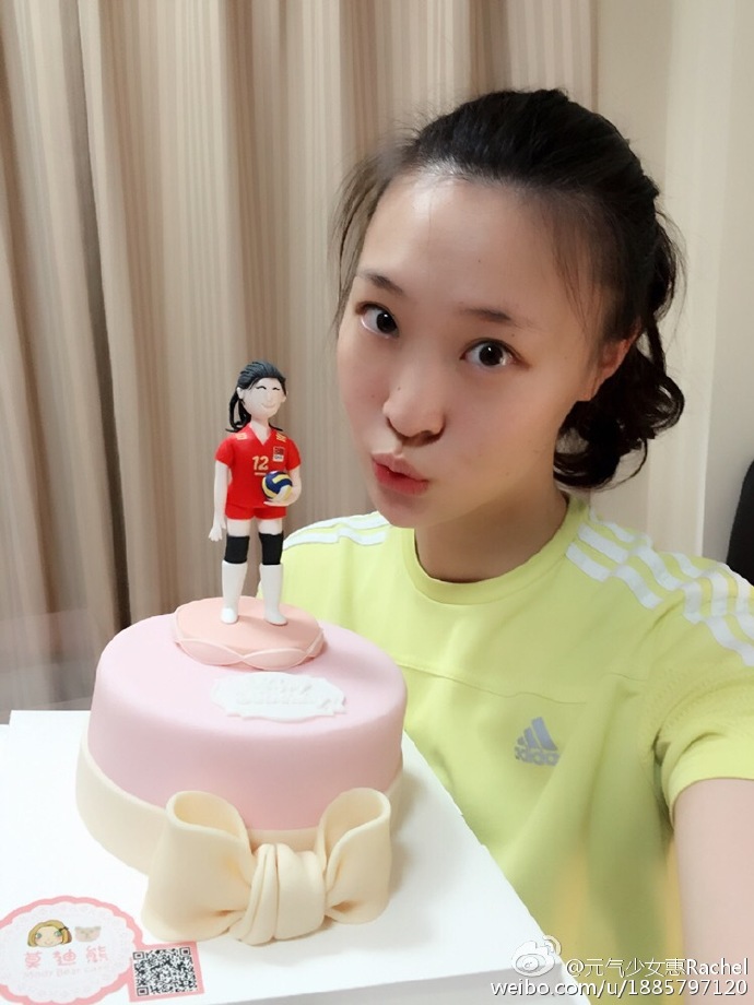 女排，赛场霸气，场下