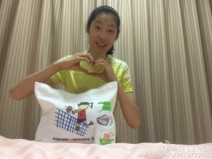 女排，赛场霸气，场下