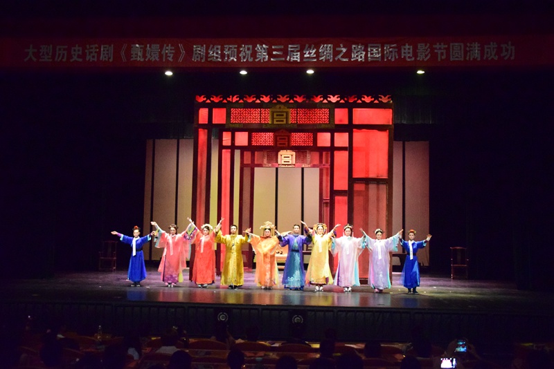大型历史话剧《甄嬛传》曲江开演 第三届丝绸之路国际电影节文化展演启幕