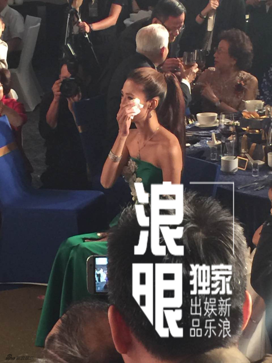 娇妻落泪