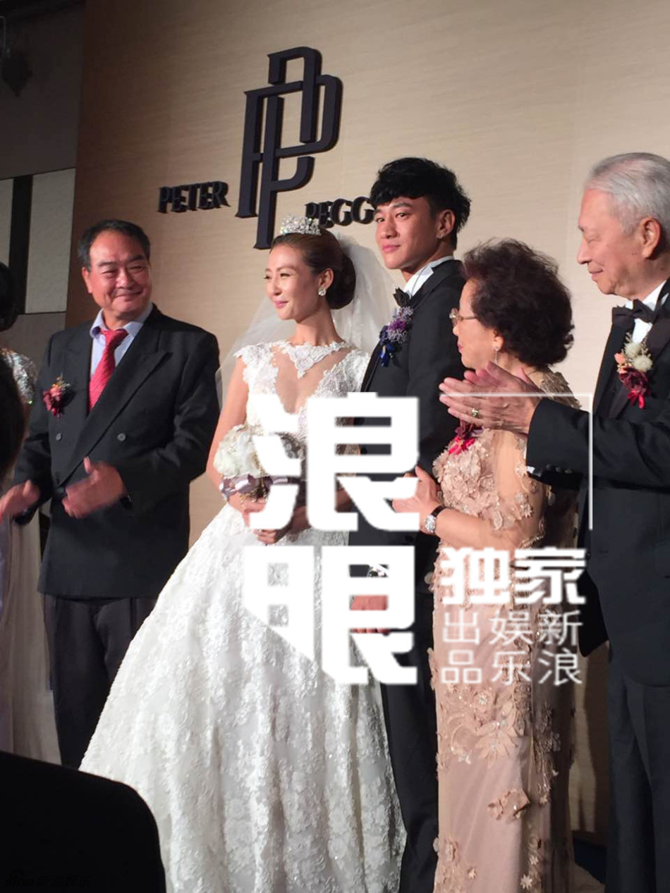 二位新人和双方父母
