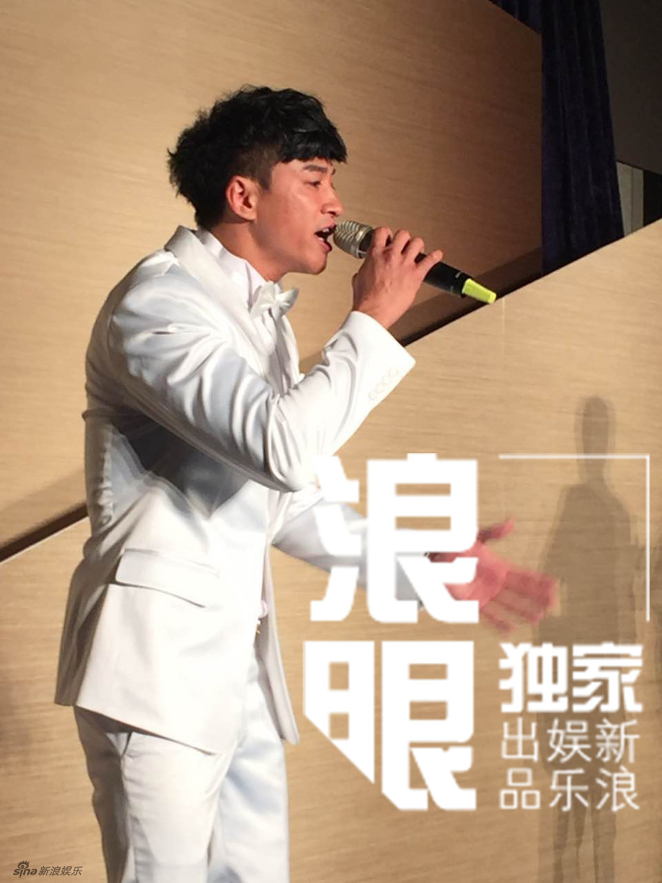 何润东甜蜜献唱自创歌曲