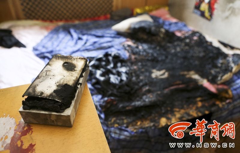 小米手机充电时突爆炸 机主称购入还不到1个月