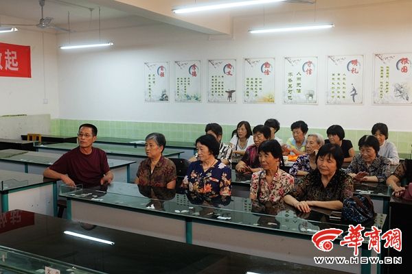 渭南市小寨小学师生同台庆第32个教师节-陕西