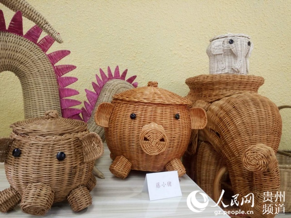 图为外观精美的藤编制品。王钦摄