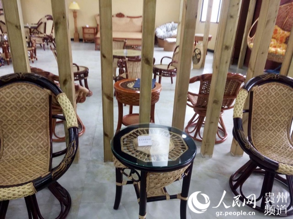 图为用青藤制作的藤编家具。王钦摄