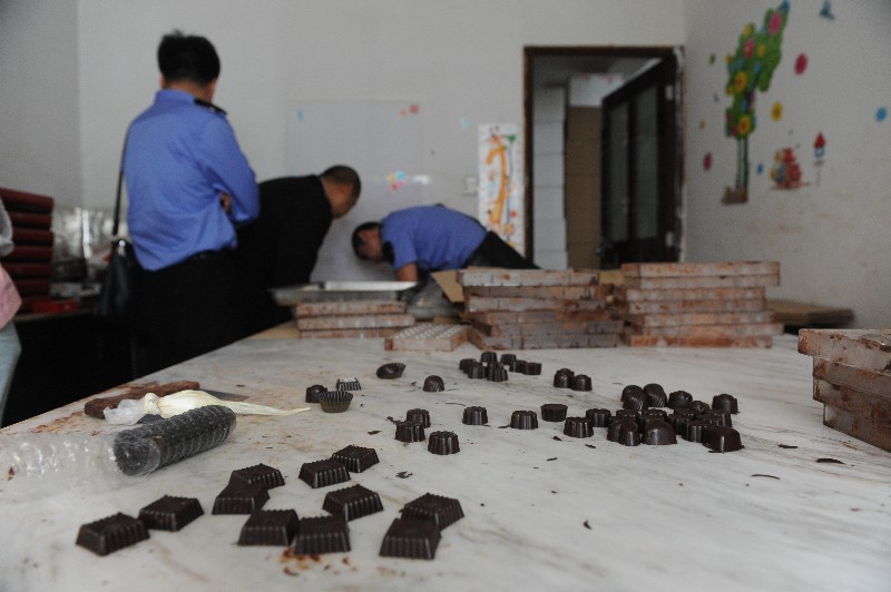 男子网上旗舰店买巧克力送女友 产地竟是西安黑作坊
