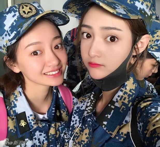 关晓彤的室友盛惠子(右)与丁博