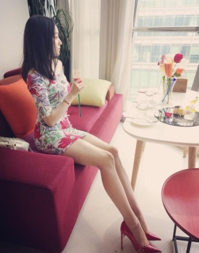 清纯水娃娃！马龙绯闻女友夏露娇俏动人