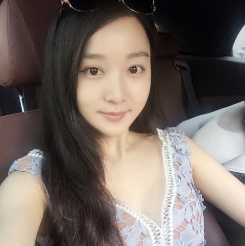 清纯水娃娃！马龙绯闻女友夏露娇俏动人