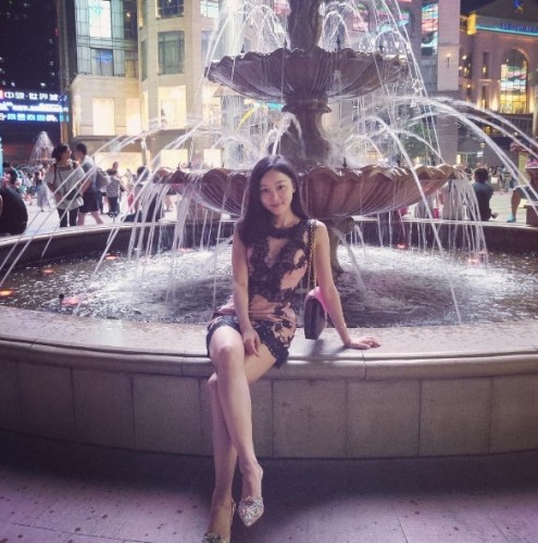 清纯水娃娃！马龙绯闻女友夏露娇俏动人