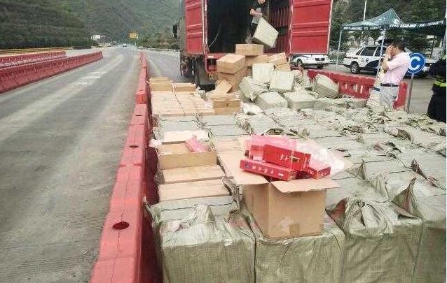 安康警方查获一卡车中华烟 涉嫌非法运输