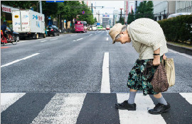 日本老龄化严重 老人仍工作