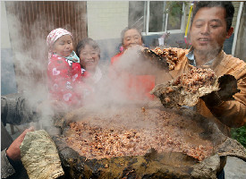 西安长安区古村会热闹非凡 蒸饭蒸出乡土亲情