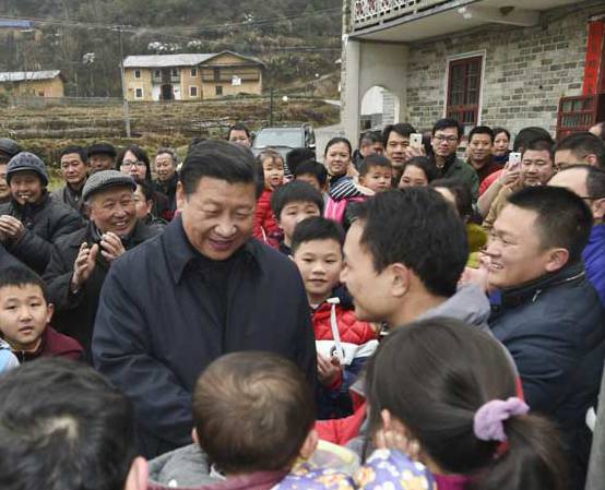 习近平在井冈山市茅坪乡神山村给乡亲们拜年