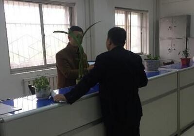 户县市场监督管理局称工作疏忽 私下解封法院冻结令