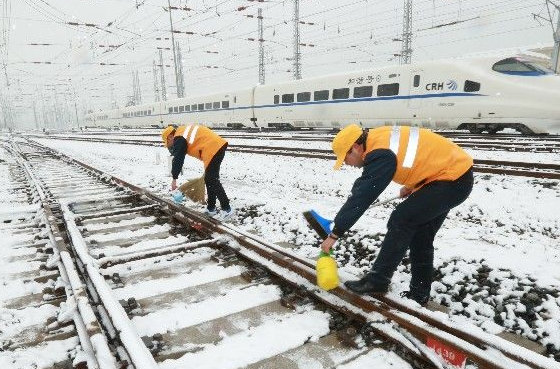 今冬首场降雪致三条高铁限速运行 两趟动车停运