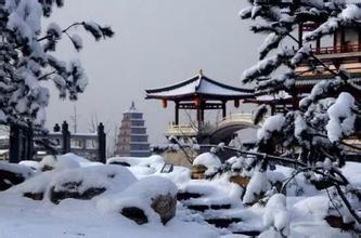 下雪了！西安迎今冬首场雪 降温8-10℃雾霾消散