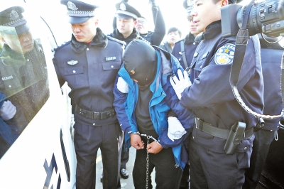 富商是潜逃杀人犯 民警跑了大半个中国才锁定目标