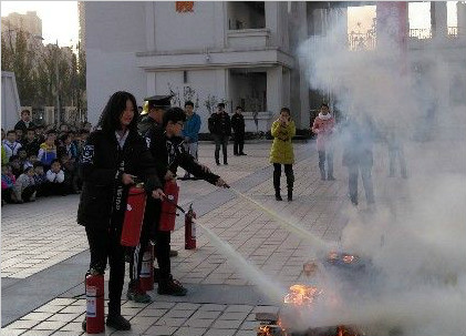 课堂讲解、户外演练  浐灞"冬季安全培训”受欢迎