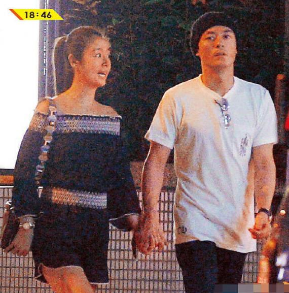 “霍心”在大婚之后 亲密牵手逛街（资料图）