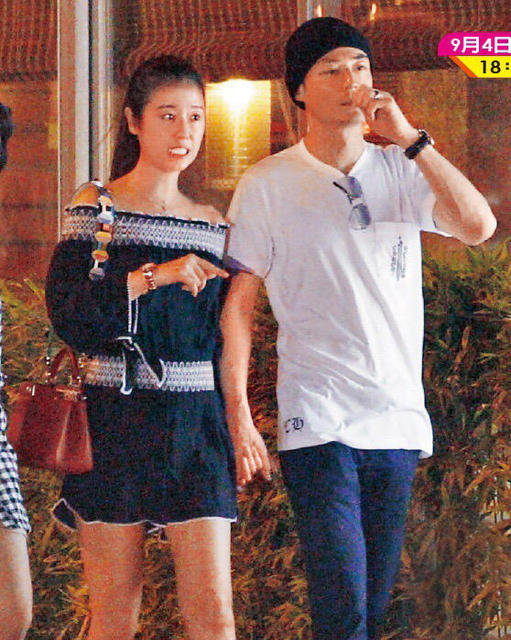 “霍心”在大婚之后 亲密牵手逛街（资料图）