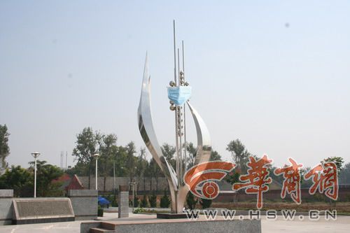 西北农林科技大学米穗雕像.jpg